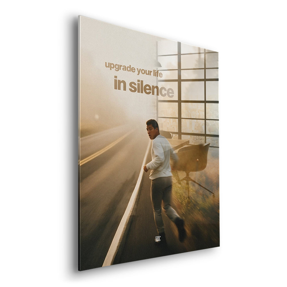 Seitenansicht des Acrylglasbilds Upgrade Your Life In Silence ohne Rahmen