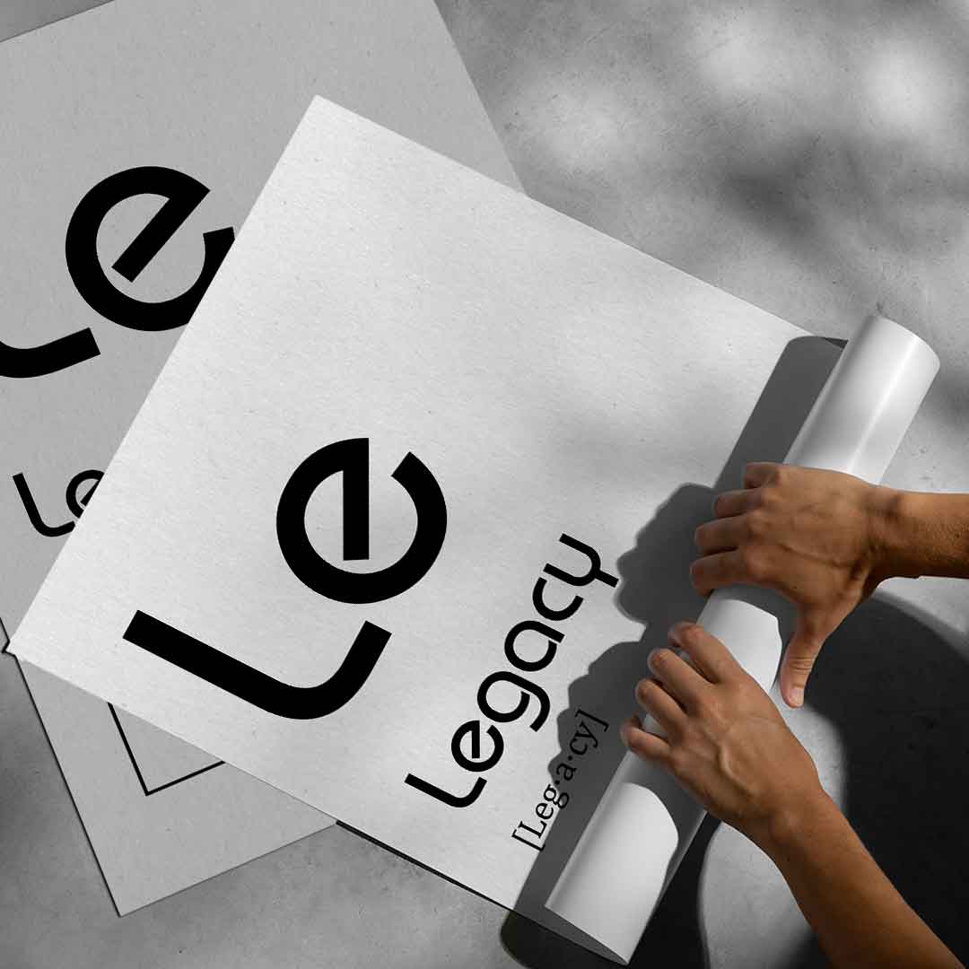 DOTCOMCANVAS® Legacy (Le) Poster Version Weiß – aufgerollt