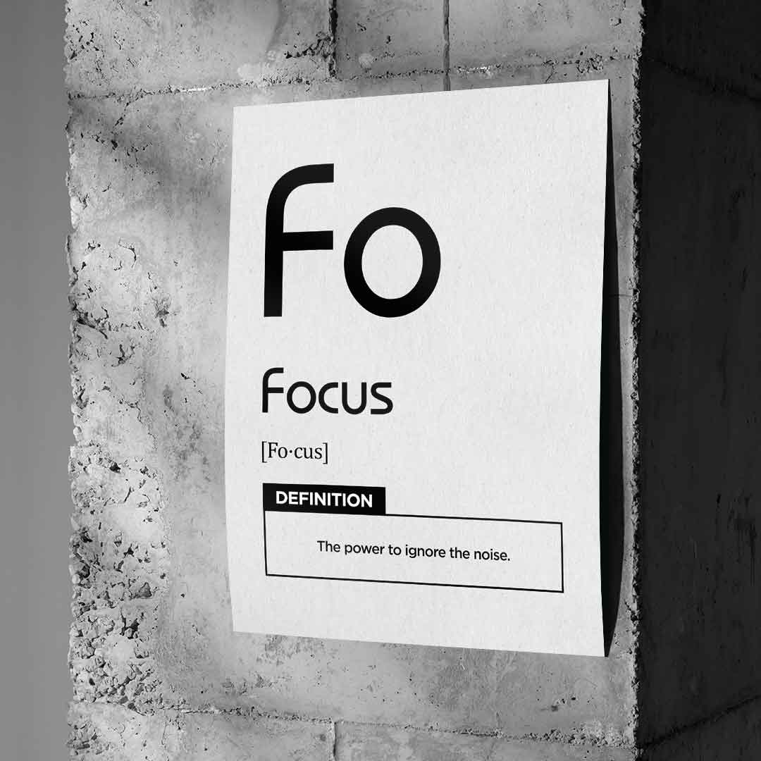 DOTCOMCANVAS® Focus (Fo) Poster Version Weiß – Wand-Mockup