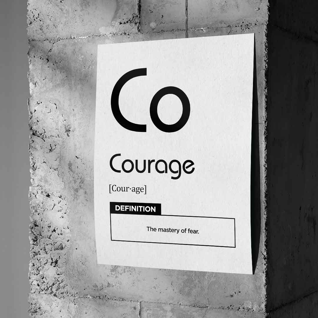 DOTCOMCANVAS® Courage (Co) Poster Version Weiß – Wand-Mockup