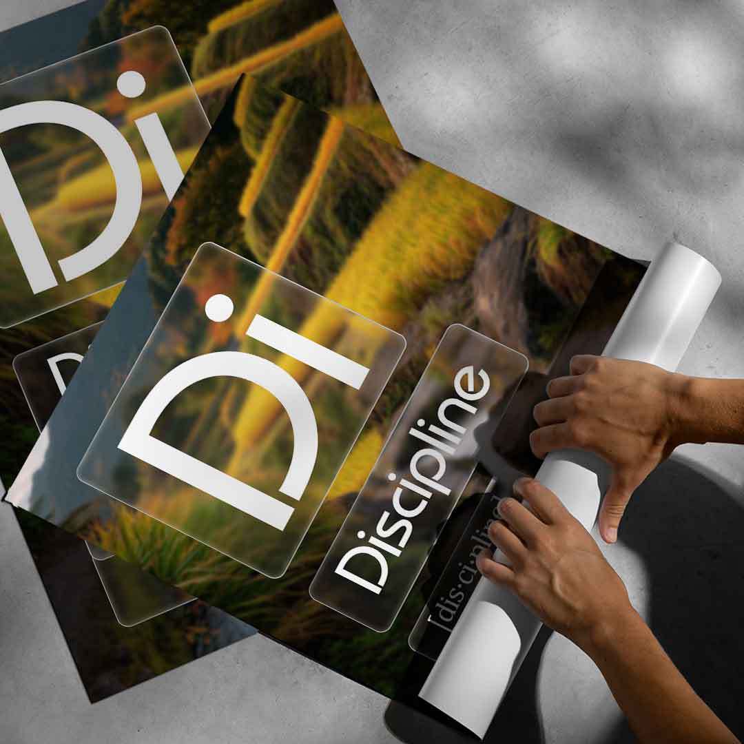DOTCOMCANVAS® Discipline (Di) Poster Version Farbig – aufgerollt
