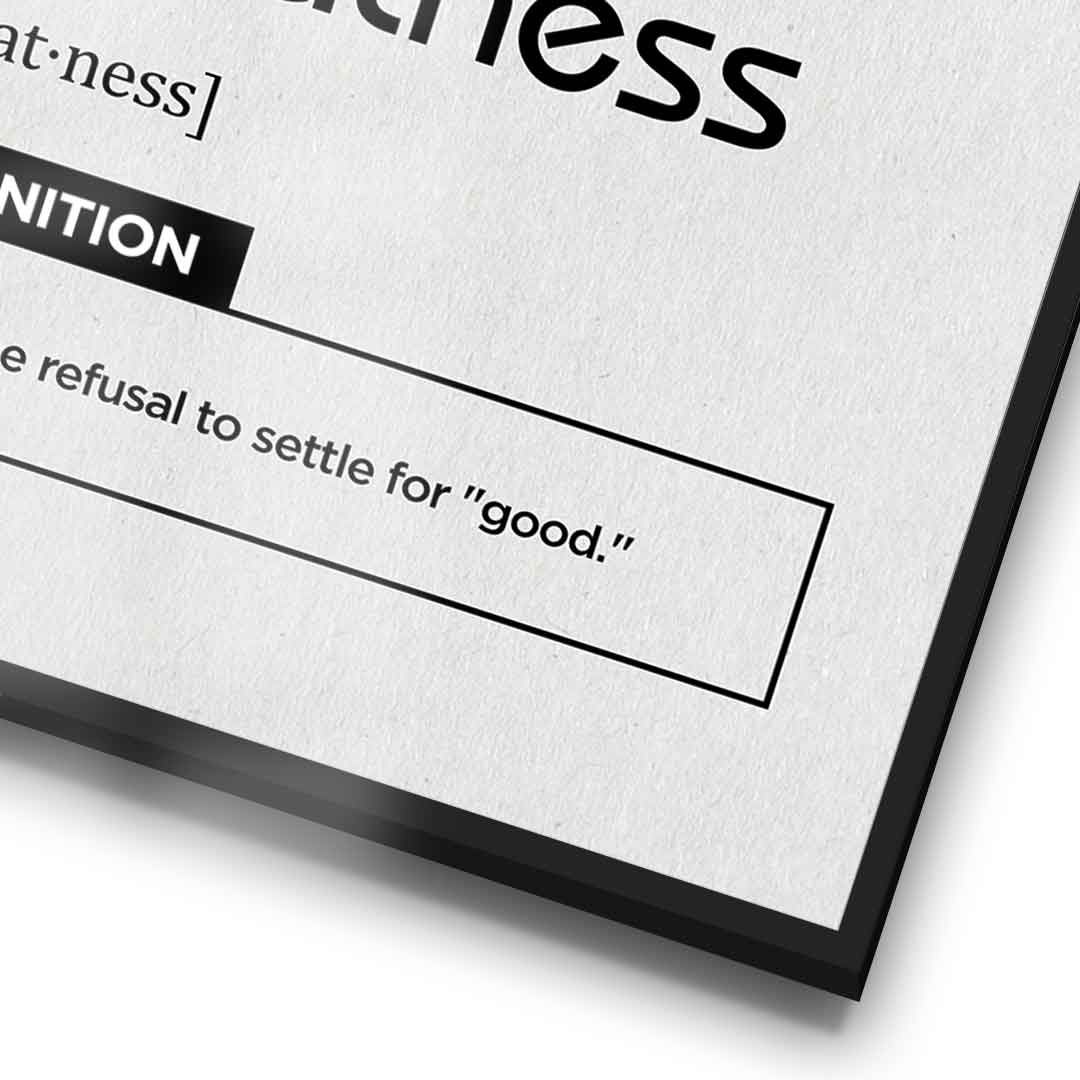 DOTCOMCANVAS® Greatness (Gr) Poster Version Weiß – Detail im Rahmen