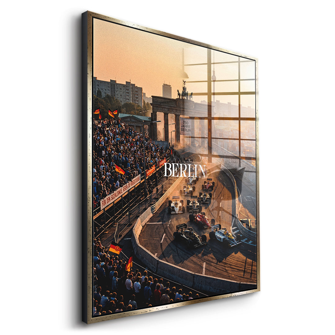 DOTCOMCANVAS Berlin F1 Acrylglasbild Seitenansicht mit Goldrahmen