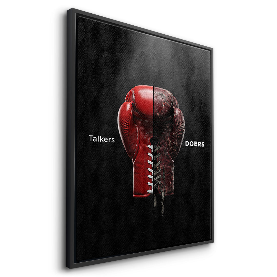 Seitenansicht des Leinwandbilds Talkers Vs Doers Boxing im schwarzen Rahmen