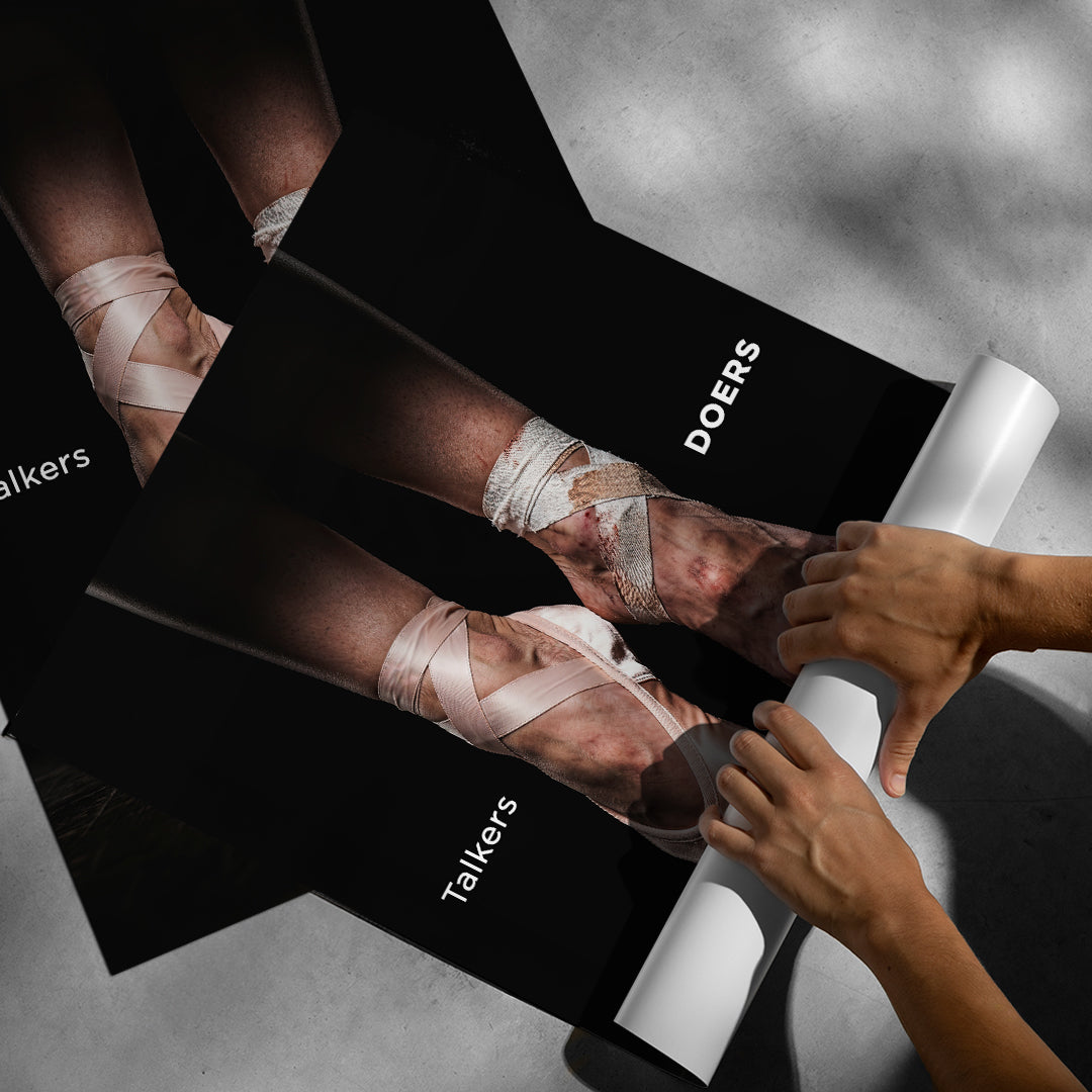 Aufgerolltes Poster Talkers Vs Doers Ballet