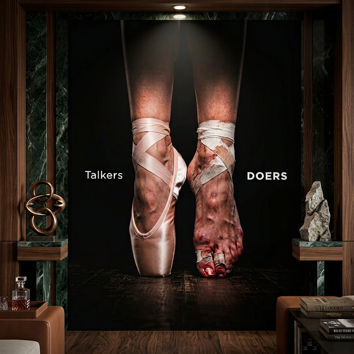 Poster Talkers Vs Doers Ballet an der Wand eines modernen Wohnraums