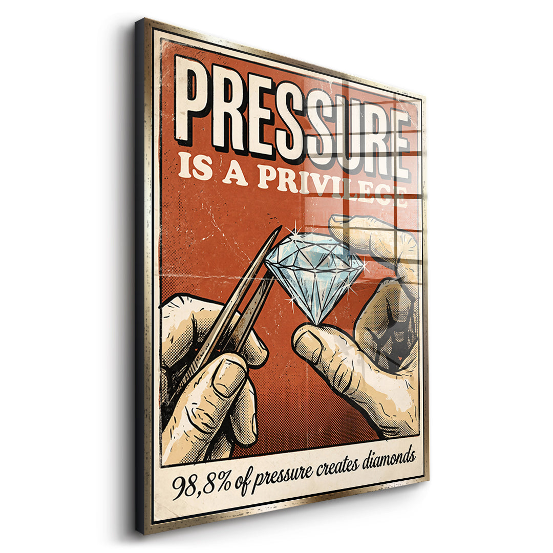 Seitenansicht des Acrylglasbilds Pressure Is A Privilege im goldenen Rahmen