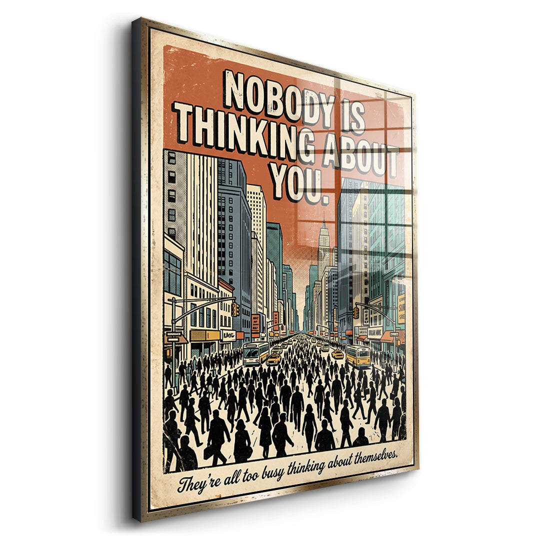 Seitenansicht des Acrylglasbilds Nobody Is Thinking About You im goldenen Rahmen