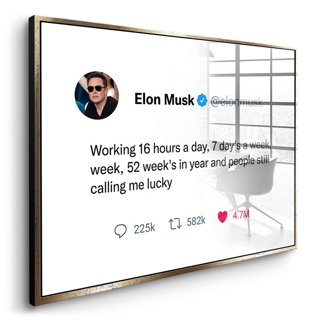 Seitenansicht des Acrylglasbilds Twite Elon Musk im goldenen Rahmen