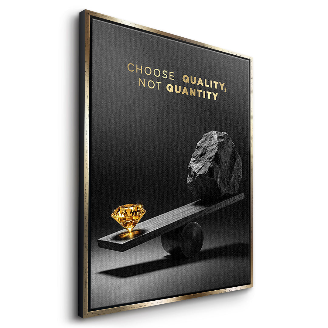 Seitenansicht des Leinwandbilds Choose Quality, Not Quantity im goldenen Rahmen