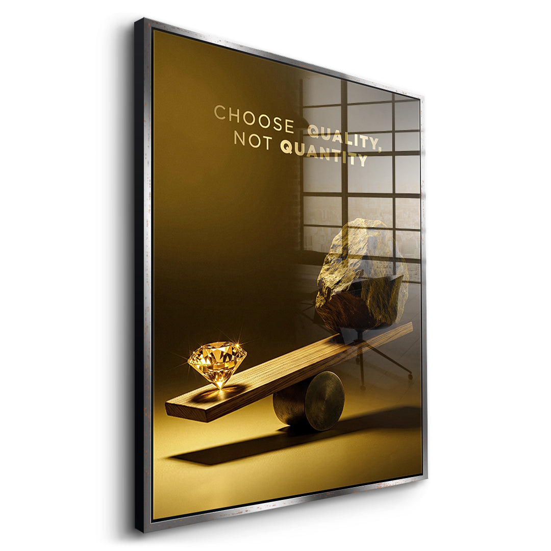 Seitenansicht des Acrylglasbilds Choose Quality Gold Edition im silbernen Rahmen