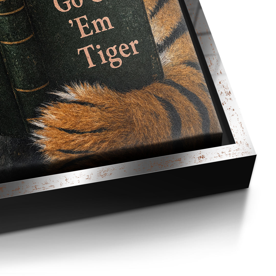 Detailaufnahme der Leinwandstruktur, Go Get 'Em Tiger im silbernen Rahmen