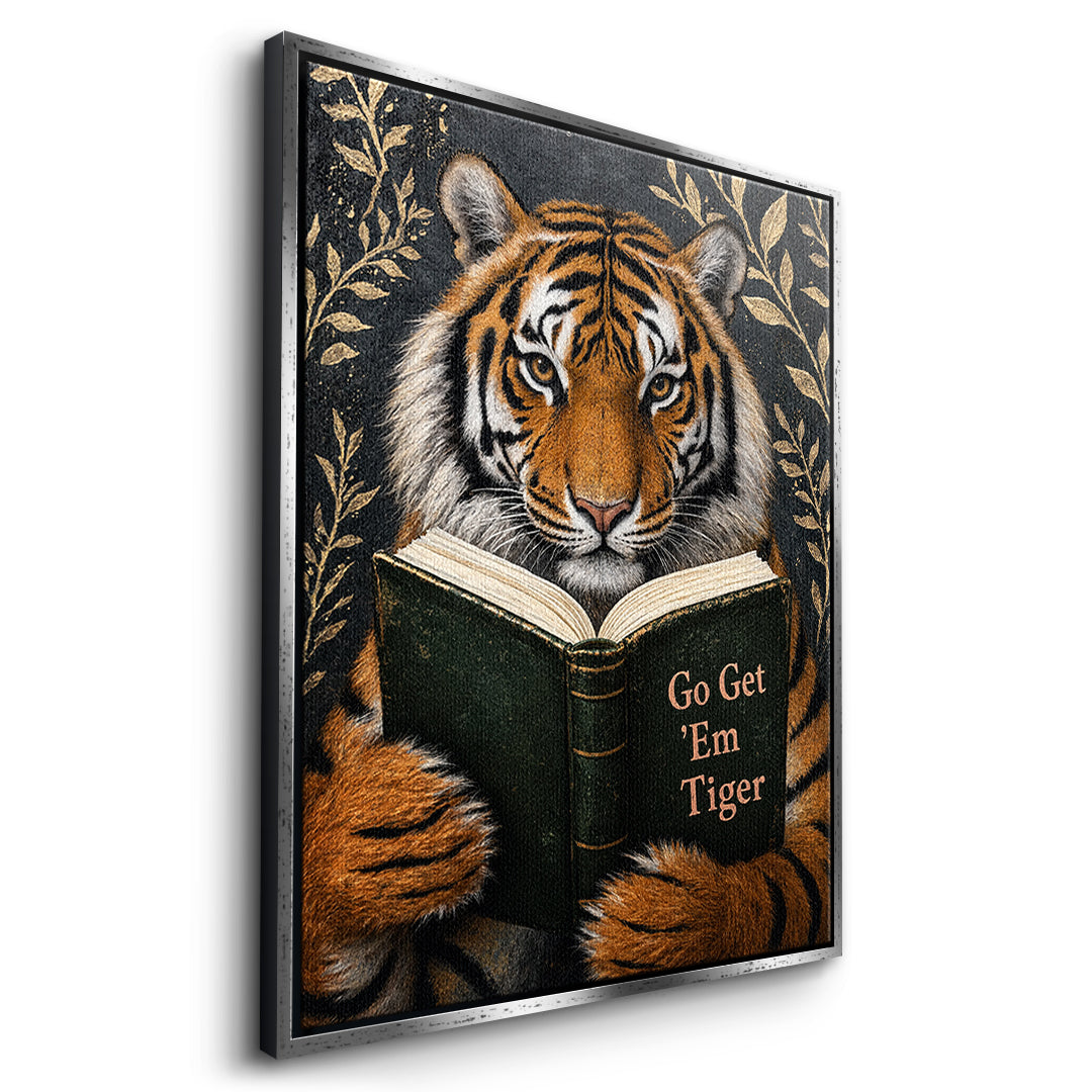 Seitenansicht des Leinwandbilds Go Get 'Em Tiger im silbernen Rahmen