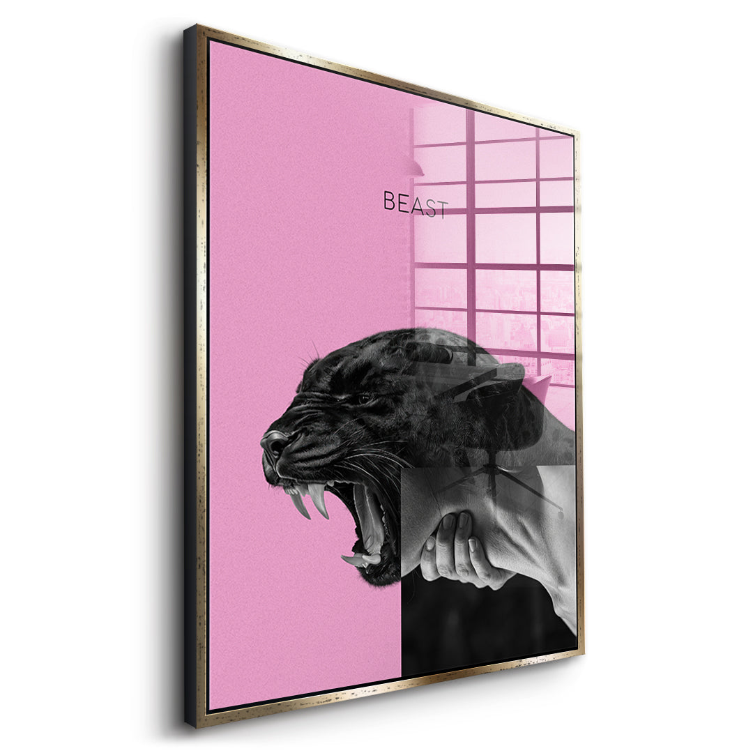 Seitenansicht des Acrylglasbilds Beast Pink im goldenen Rahmen
