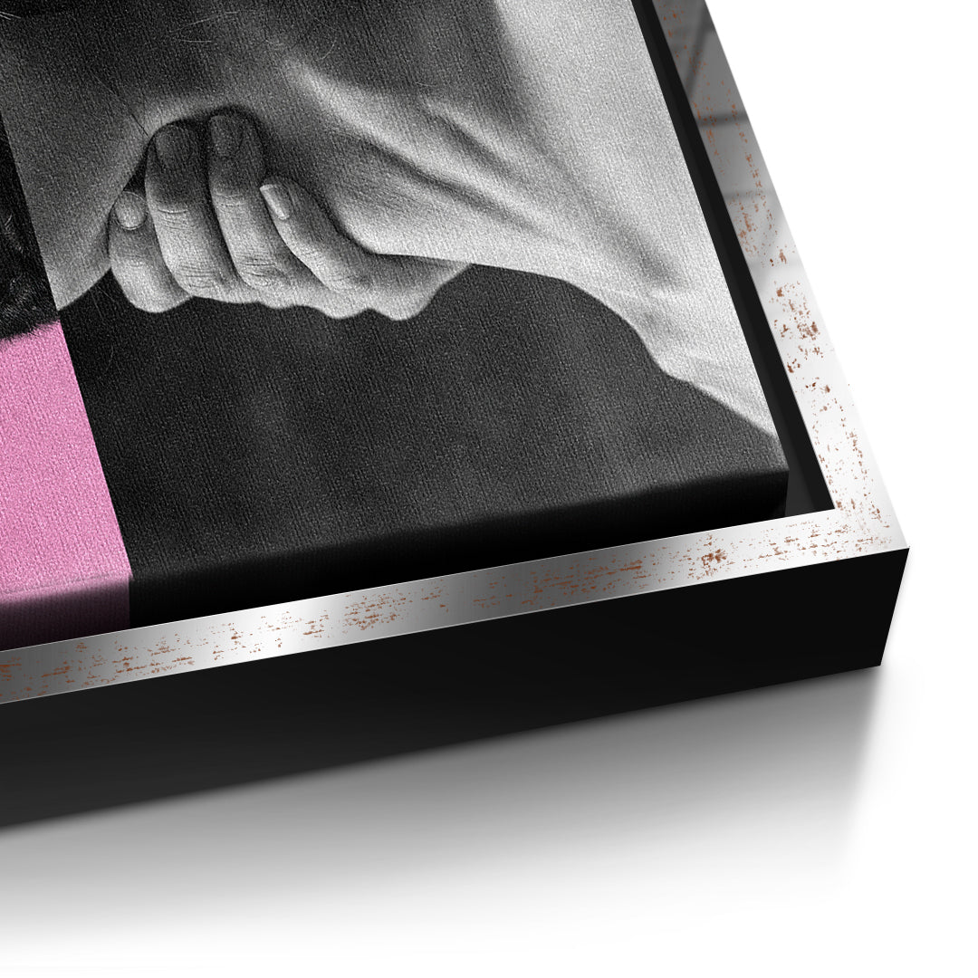 Detailaufnahme der Leinwandstruktur, Beast Pink im silbernen Rahmen