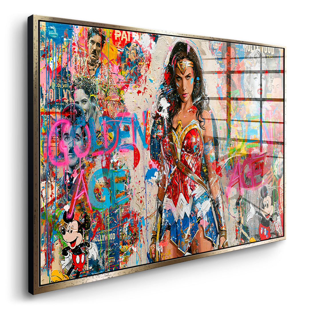 Seitenansicht des Acrylglasbilds Golden Age Heroine im goldenen Rahmen