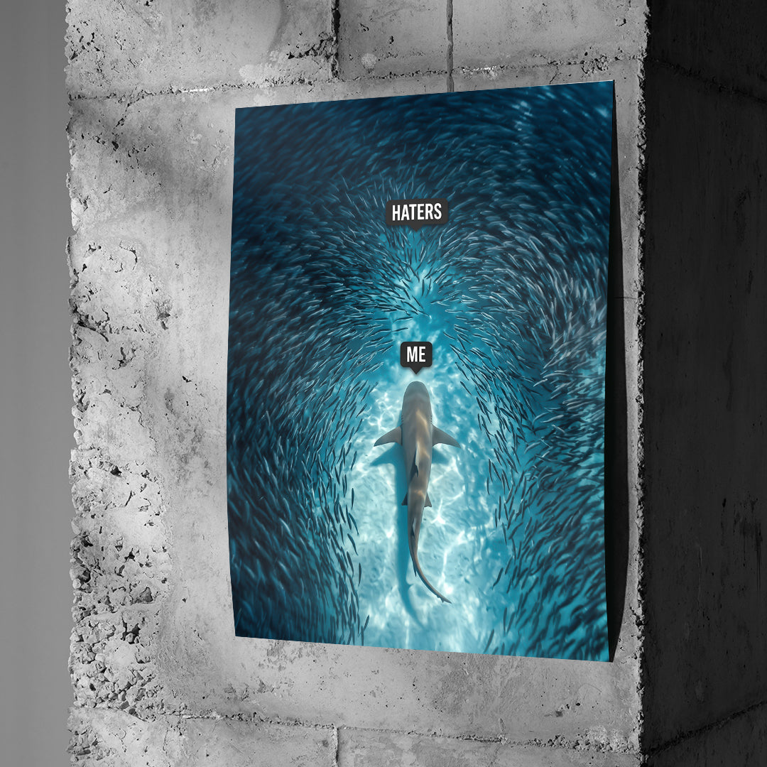 Poster Me vs Haters an einer Betonwand
