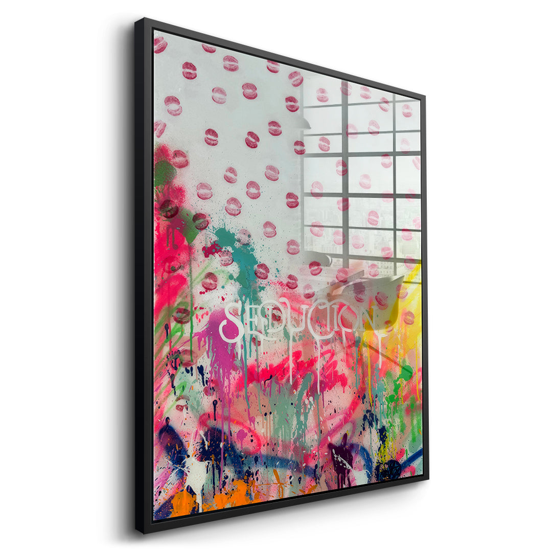 Seitenansicht des Acrylglasbilds Seduction Kisses im schwarzen Rahmen