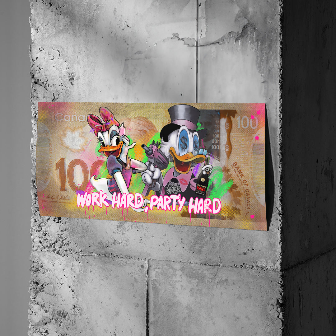 Poster Work Hard Party Hard an einer Betonwand