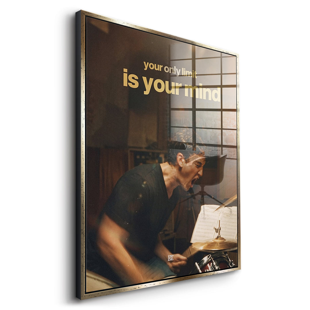 Seitenansicht des Acrylglasbilds Your Only Limit Is Your Mind Vintage im goldenen Rahmen