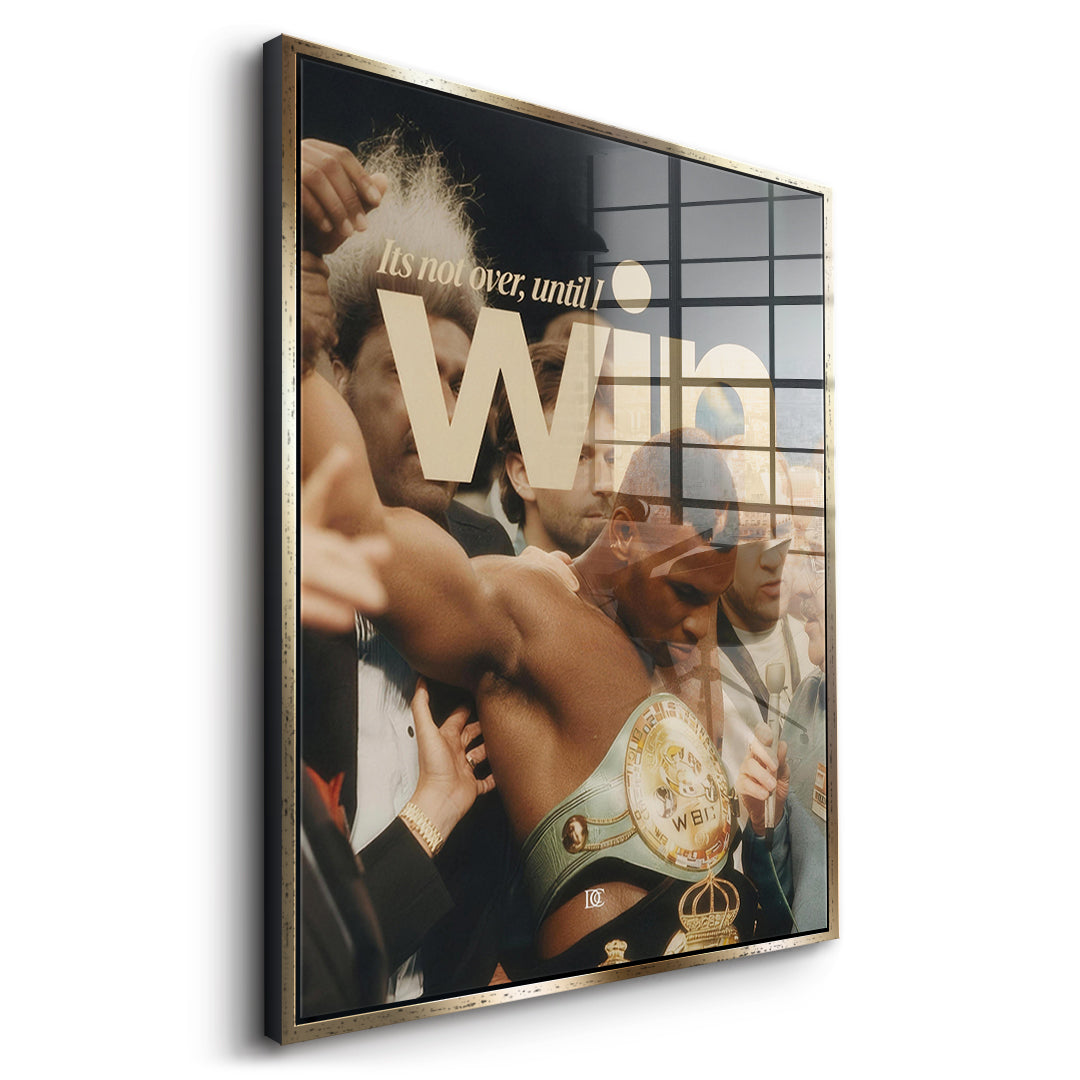 Seitenansicht des Acrylglasbilds Not Over Until I Win Vintage im goldenen Rahmen