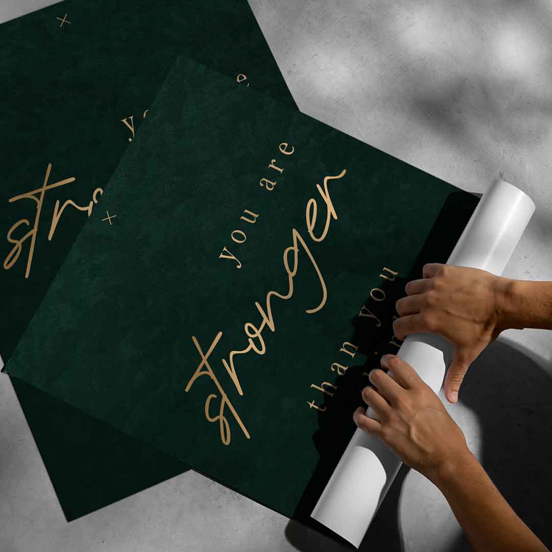 You are STRONGER Poster gerollt