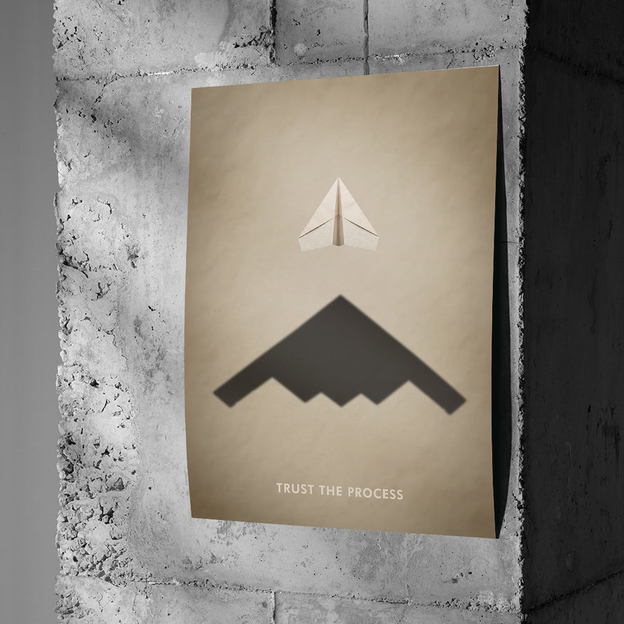 DOTCOMCANVAS Trust the Process Poster an Betonwand