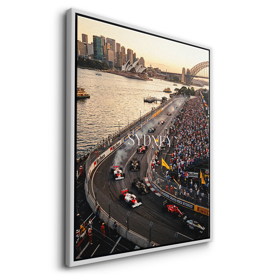 Sydney F1 Leinwandbild – Seitenansicht weißer Rahmen